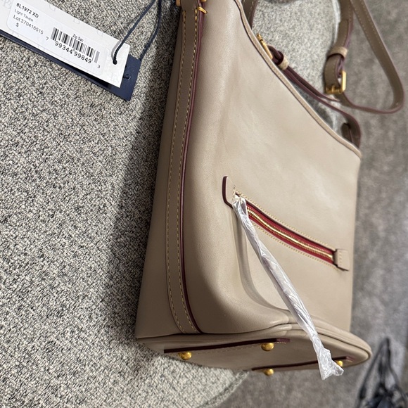 NWT - Dooney & Bourke beautiful Florentine leather - Picture 5 of 13